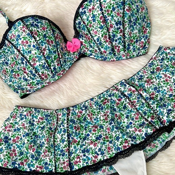 Victoria’s Secret Sexy Little Things Set - Picture 2 of 6